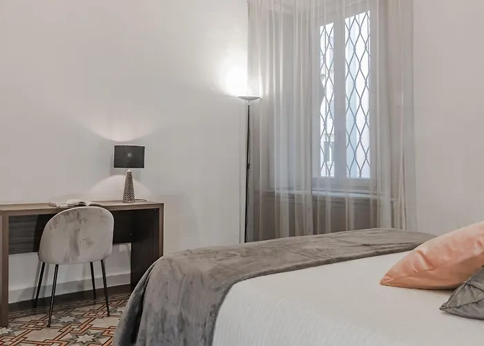 5 Min Historic Center Luxury White Lotus Mansion